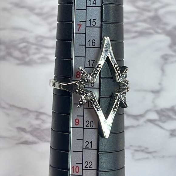 Silver Ring - Picture 4 of 4